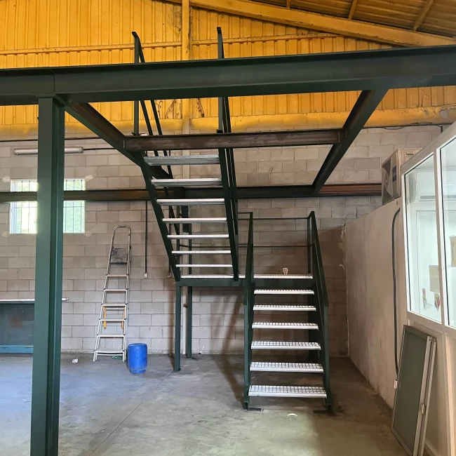 Ejemplo de estructura metalica con escaleras